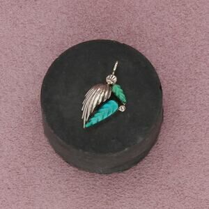 sterling silver vintage carved turquoise leaves pendant